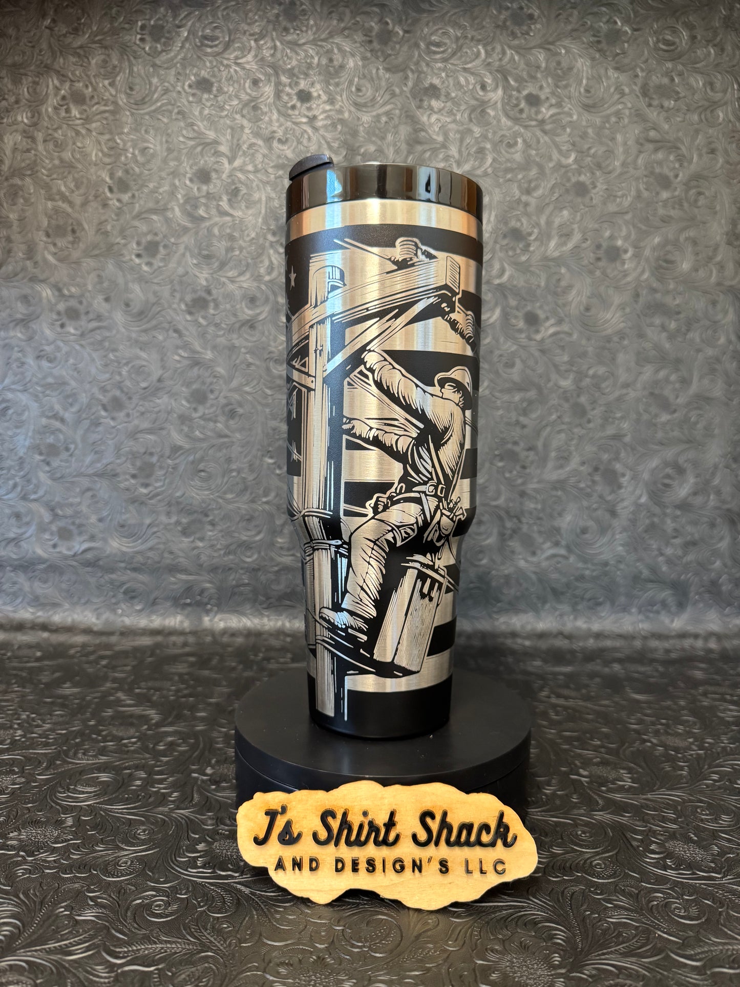 Engraved Tumbler 40 oz "LINEMAN"