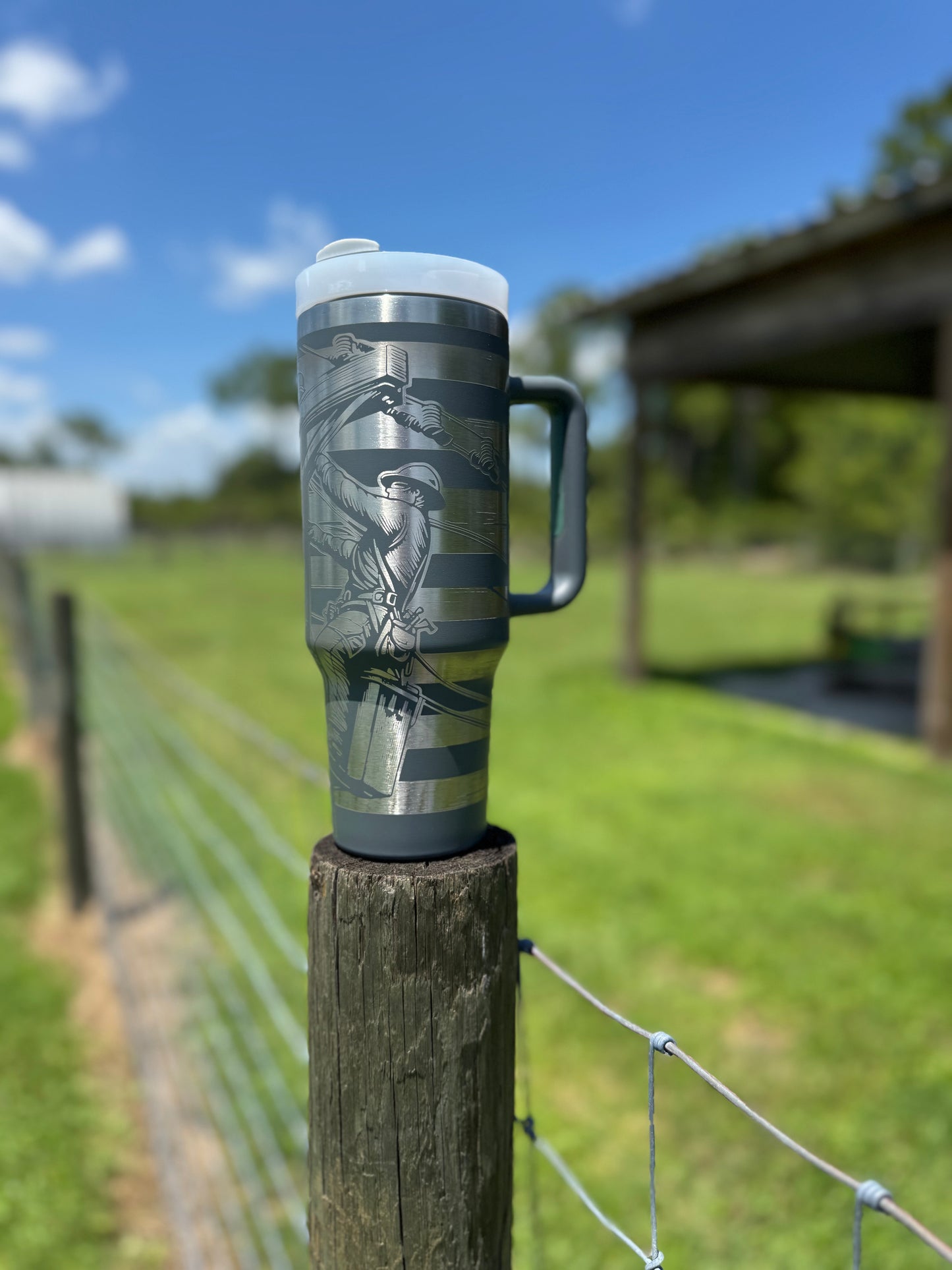 Engraved Tumbler 40 oz "LINEMAN"