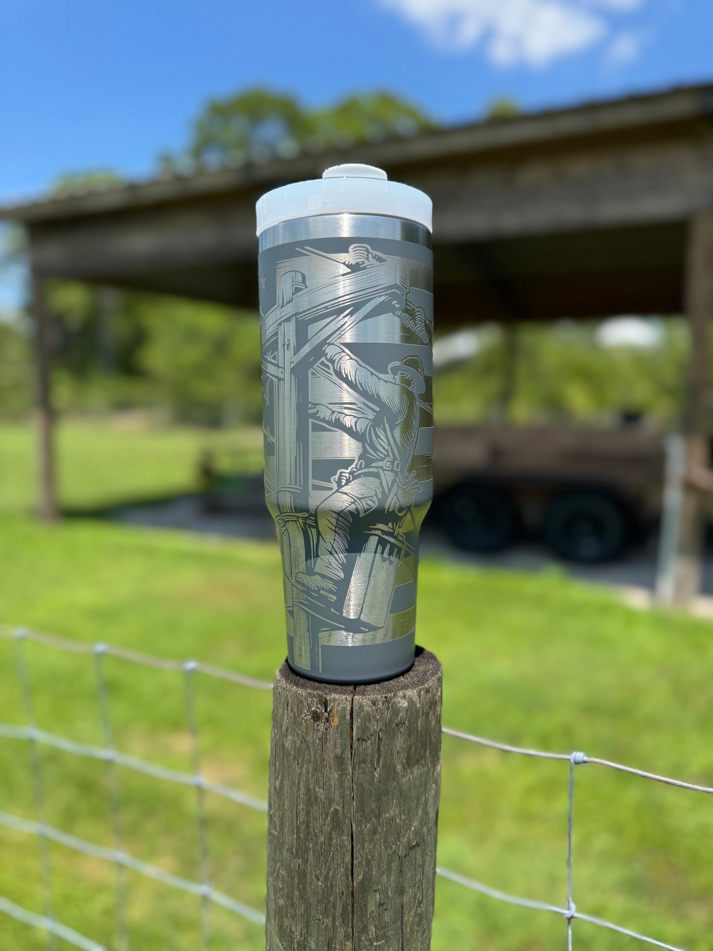 Engraved Tumbler 40 oz "LINEMAN"